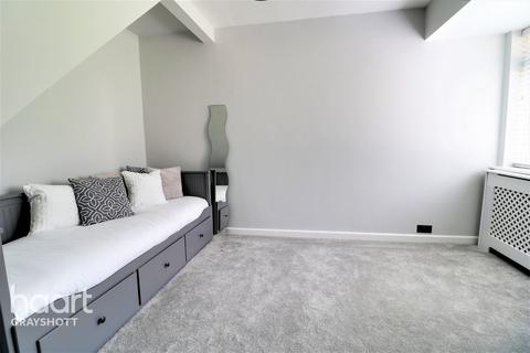22 Hammer Lane, Haslemere, GU27 3QS