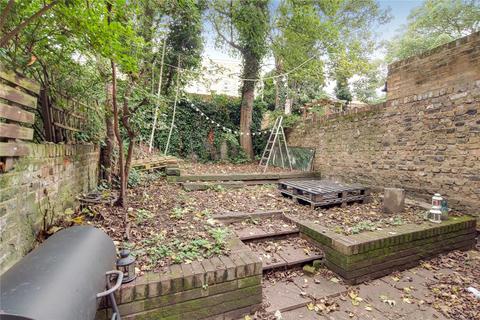 14a Clapton Passage, London, E5 8HS