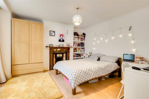14a Clapton Passage, London, E5 8HS