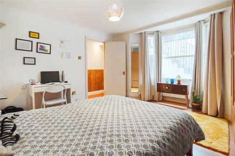 14a Clapton Passage, London, E5 8HS