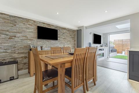 17 Pickering Place, Guildford, GU2 8AH
