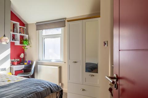 undefined, Room 5 (Red) 352 North Road, Cardiff