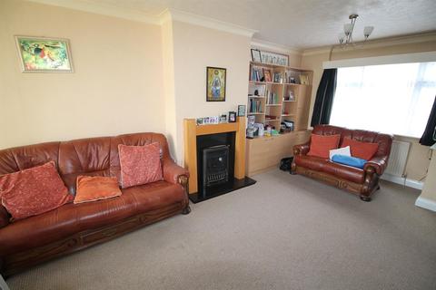 17 Laburnum Walk, Hornchurch, RM12 5RP