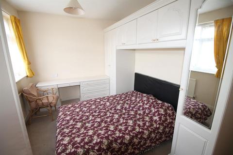 17 Laburnum Walk, Hornchurch, RM12 5RP