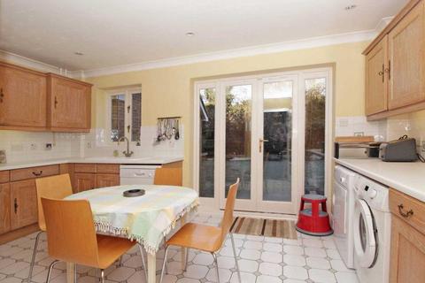 10 Greenfield Drive, Bromley, BR1 3BH