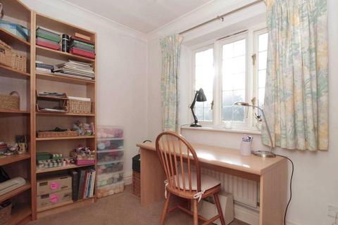 10 Greenfield Drive, Bromley, BR1 3BH