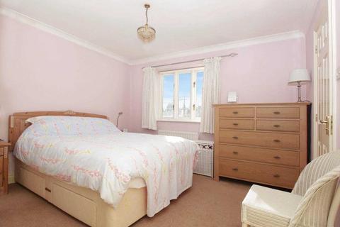 10 Greenfield Drive, Bromley, BR1 3BH