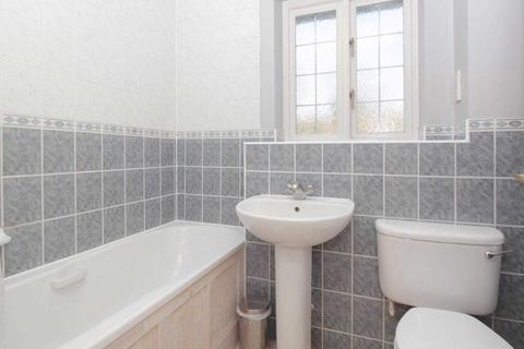10 Greenfield Drive, Bromley, BR1 3BH