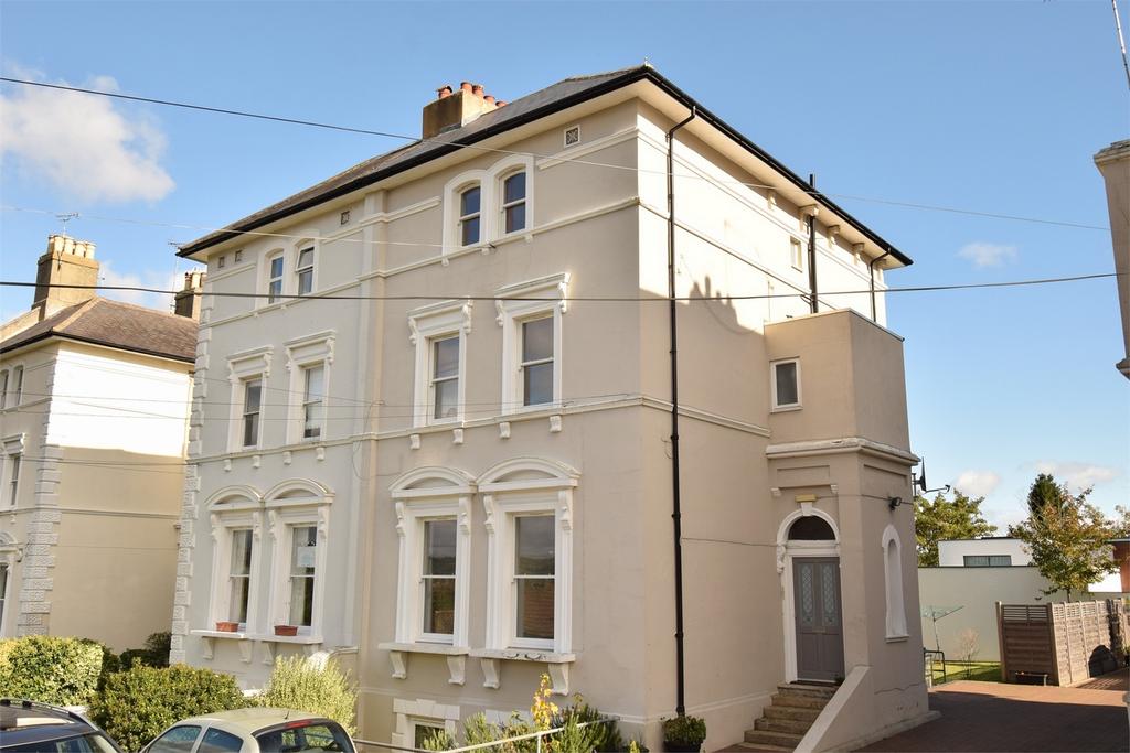 70 St Johns Road, Sevenoaks, Kent 2 bed flat £250,000