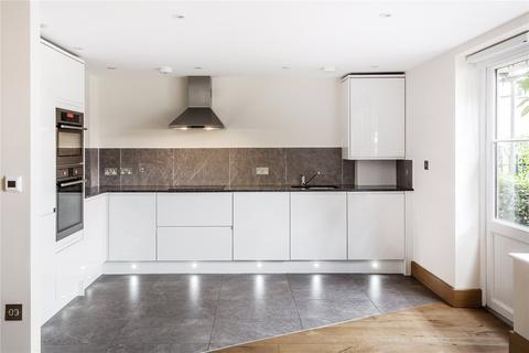 Flat 3, Chestnut Court Hoskins Road, Oxted, RH8 9FJ