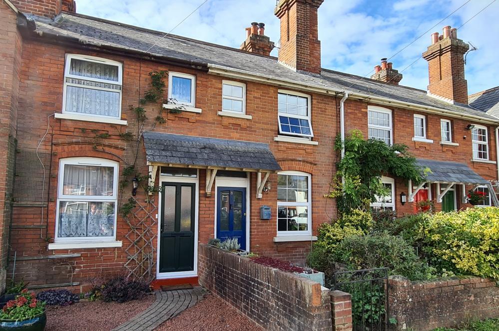 Bickerley Terrace, Ringwood, BH24 1EQ 2 bed terraced house £350,000