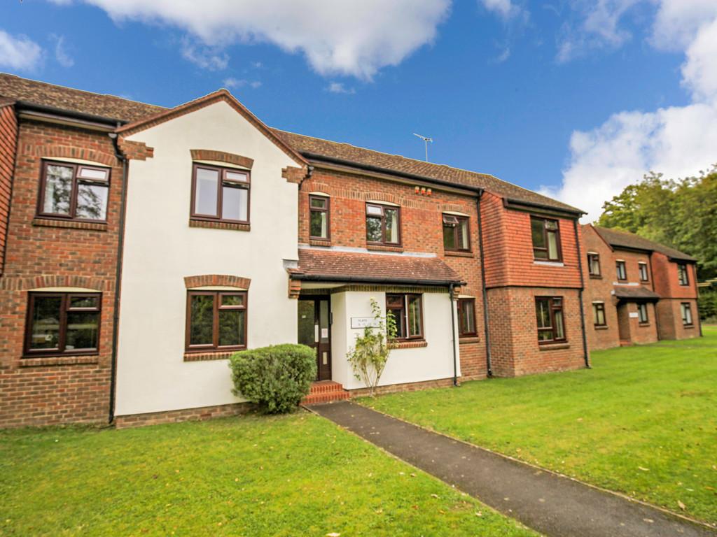 Gorringes Brook, Horsham 2 bed apartment £230,000