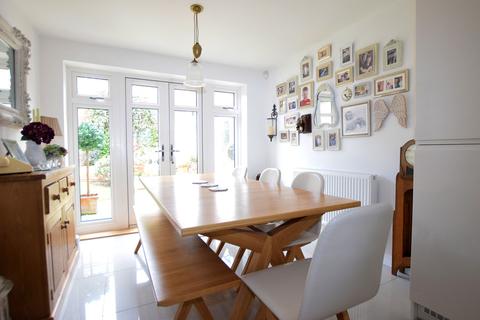 8 Allamand Close, Church Crookham, Fleet, GU52 8AR