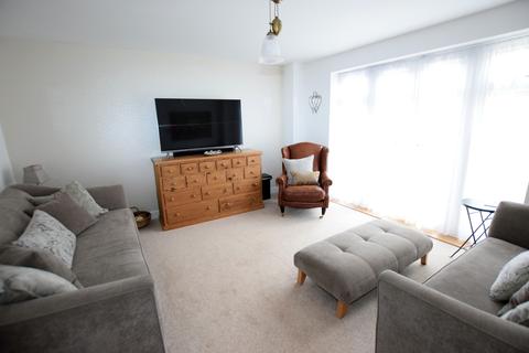 8 Allamand Close, Church Crookham, Fleet, GU52 8AR