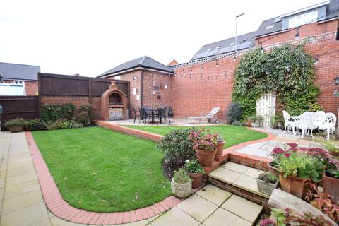 8 Allamand Close, Church Crookham, Fleet, GU52 8AR
