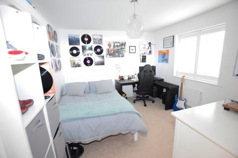 8 Allamand Close, Church Crookham, Fleet, GU52 8AR