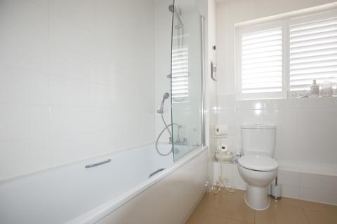 8 Allamand Close, Church Crookham, Fleet, GU52 8AR