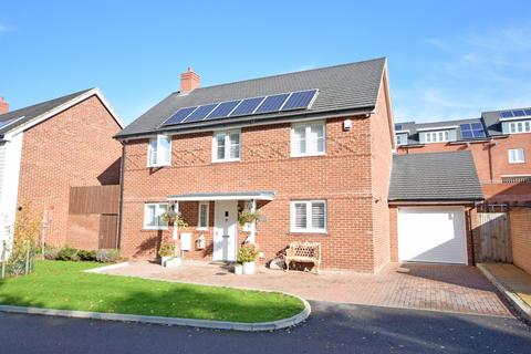 8 Allamand Close, Church Crookham, Fleet, GU52 8AR