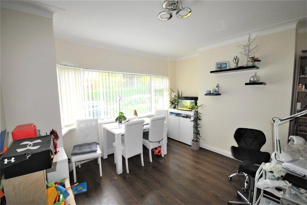 Parkstone Avenue, Leeds, West Yorkshire 3 bed semidetached house £280,000