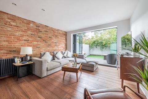 25 Albert Road, London, E18 1LE