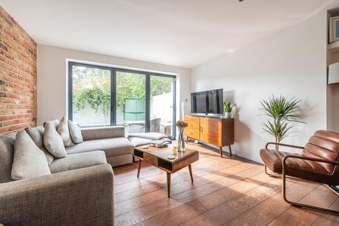 25 Albert Road, London, E18 1LE