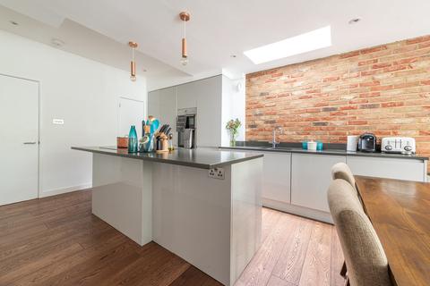 25 Albert Road, London, E18 1LE