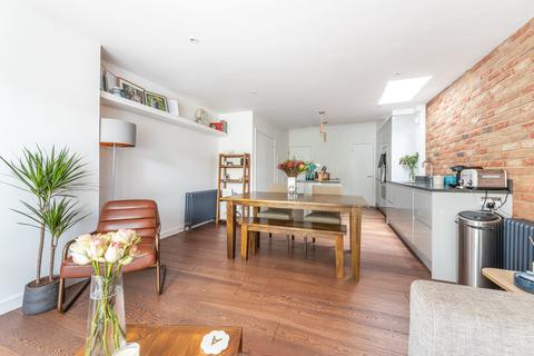 25 Albert Road, London, E18 1LE