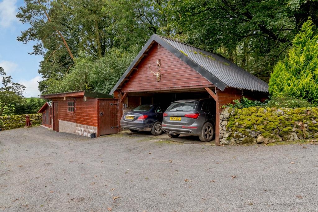Car Port &amp; Kennels