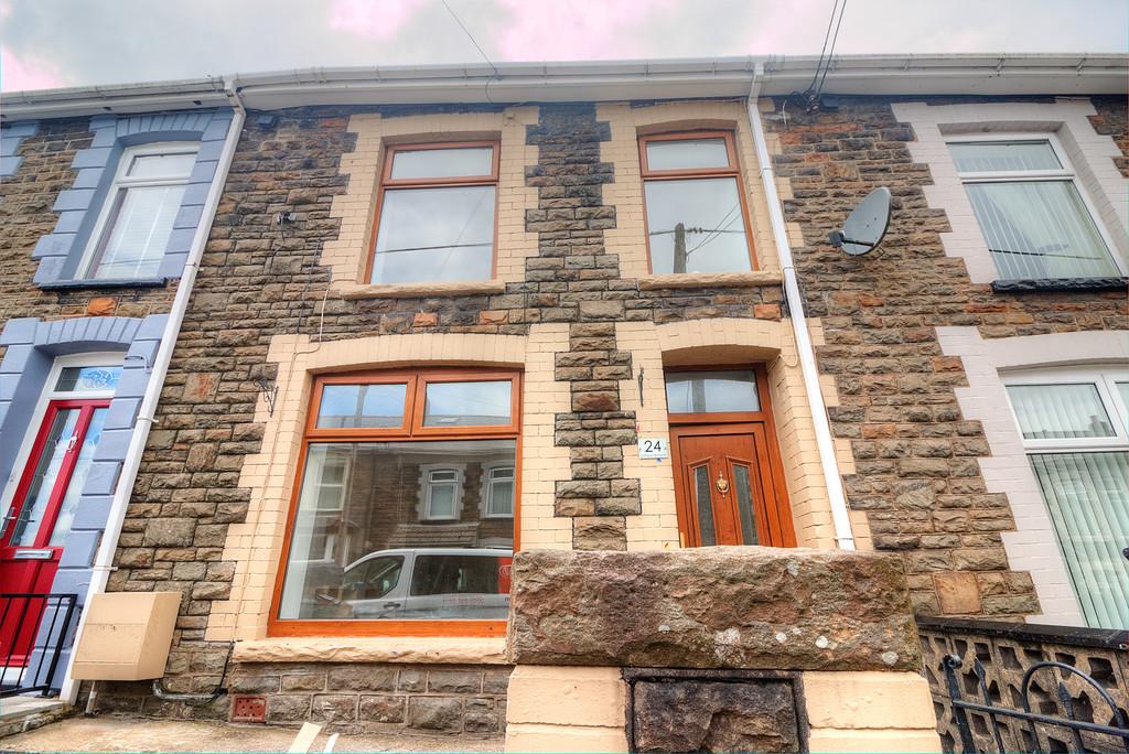 Cilhaul Terrace, Mountain Ash 3 bed terraced house £575 pcm (£133 pw)