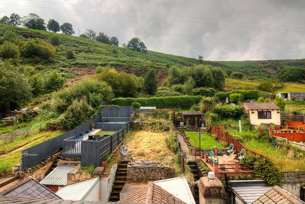 Cilhaul Terrace, Mountain Ash 3 bed terraced house £575 pcm (£133 pw)