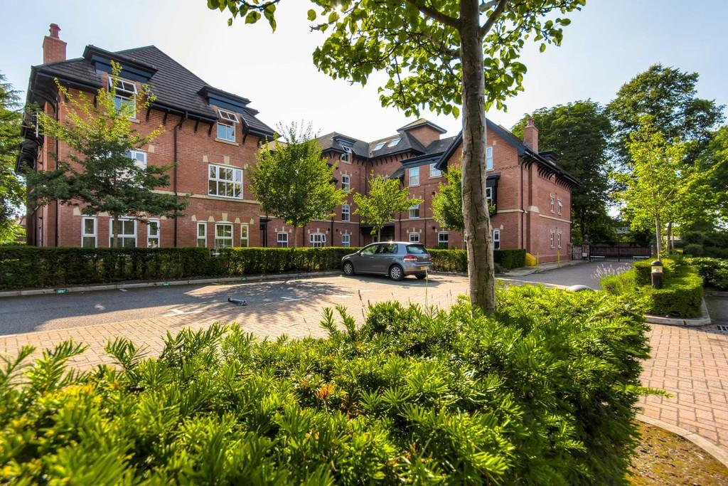 2a Acresfield Road, Timperley 2 bed apartment £895 pcm (£207 pw)
