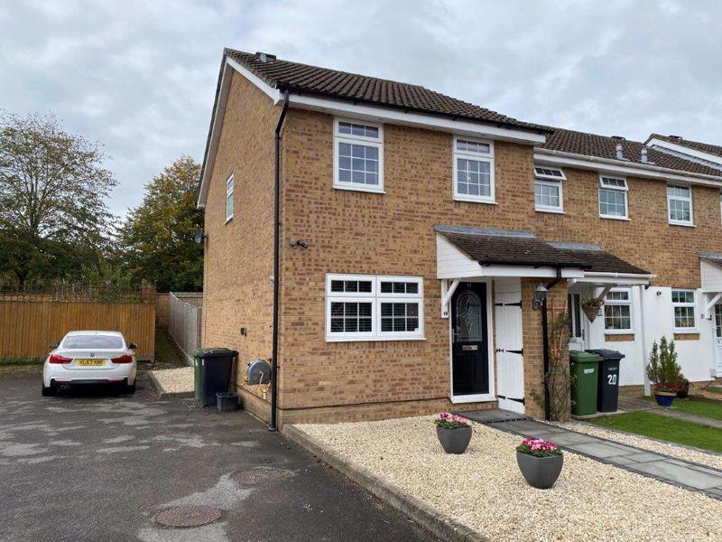 Cudworth Mead, Hedge End, Southampton 3 bed end of terrace house £277,500