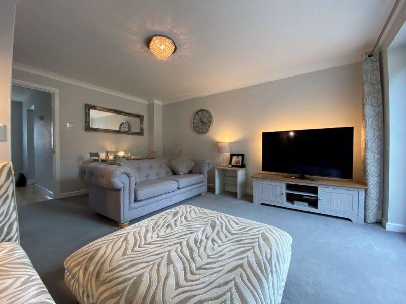 Cudworth Mead, Hedge End, Southampton 3 bed end of terrace house £277,500