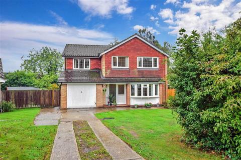 2 Angus Close, Horsham, RH12 2EQ