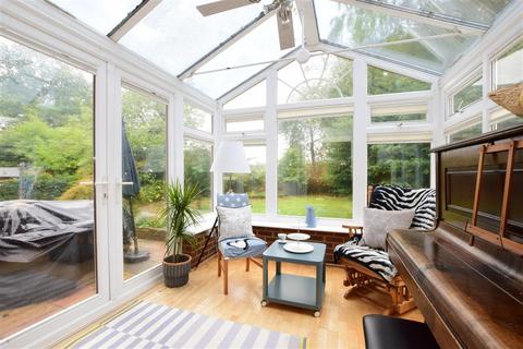 2 Angus Close, Horsham, RH12 2EQ