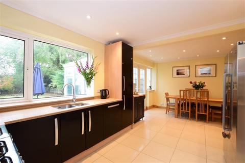 2 Angus Close, Horsham, RH12 2EQ