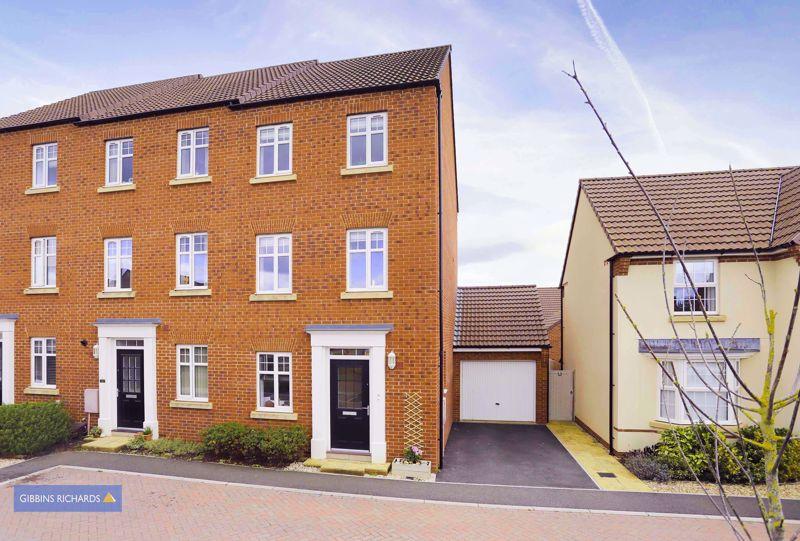 Port Stanley Close, Taunton 3 bed end of terrace house £265,000
