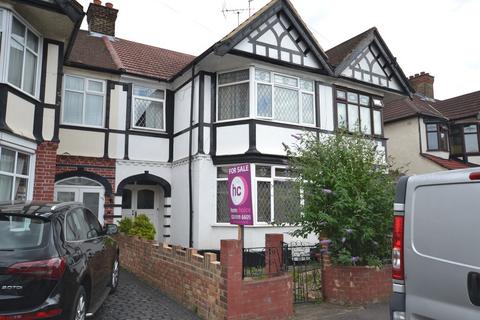 3 bedroom terraced house to rent, Eccleston Crescent, Romford