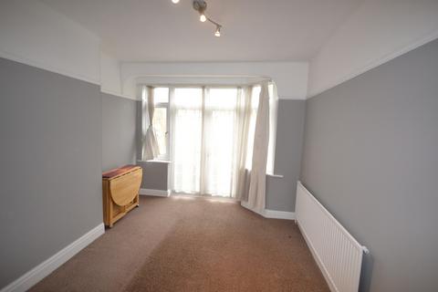 3 bedroom terraced house to rent, Eccleston Crescent, Romford