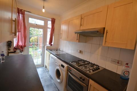 3 bedroom terraced house to rent, Eccleston Crescent, Romford