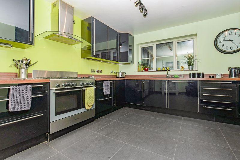 Walsingham Drive, Runcorn 5 bed detached house £375,000