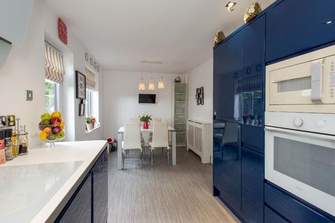 8 Novar Close, Orpington, BR6 0XA