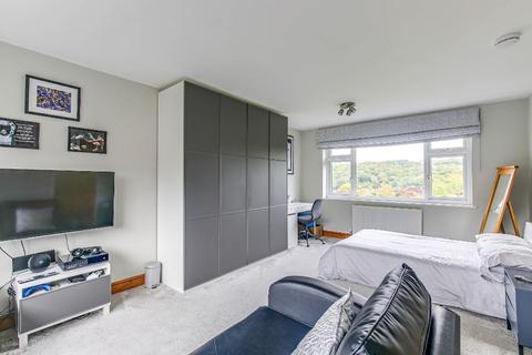 38 Ellenbridge Way, South Croydon, CR2 0EU