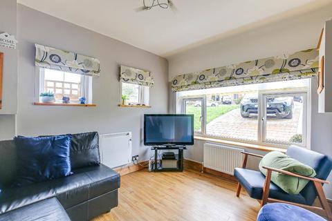 38 Ellenbridge Way, South Croydon, CR2 0EU