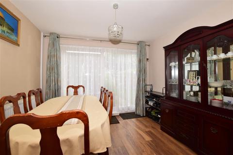 49 Waterfields, Leatherhead, KT22 7XB