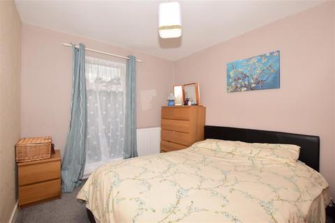 49 Waterfields, Leatherhead, KT22 7XB