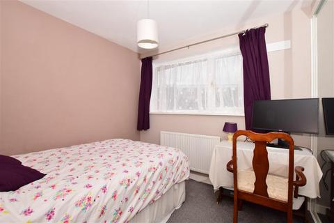 49 Waterfields, Leatherhead, KT22 7XB