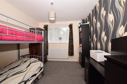 49 Waterfields, Leatherhead, KT22 7XB