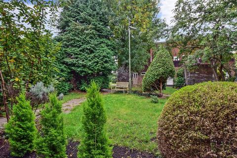 49 Waterfields, Leatherhead, KT22 7XB