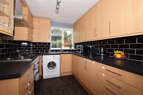 49 Waterfields, Leatherhead, KT22 7XB